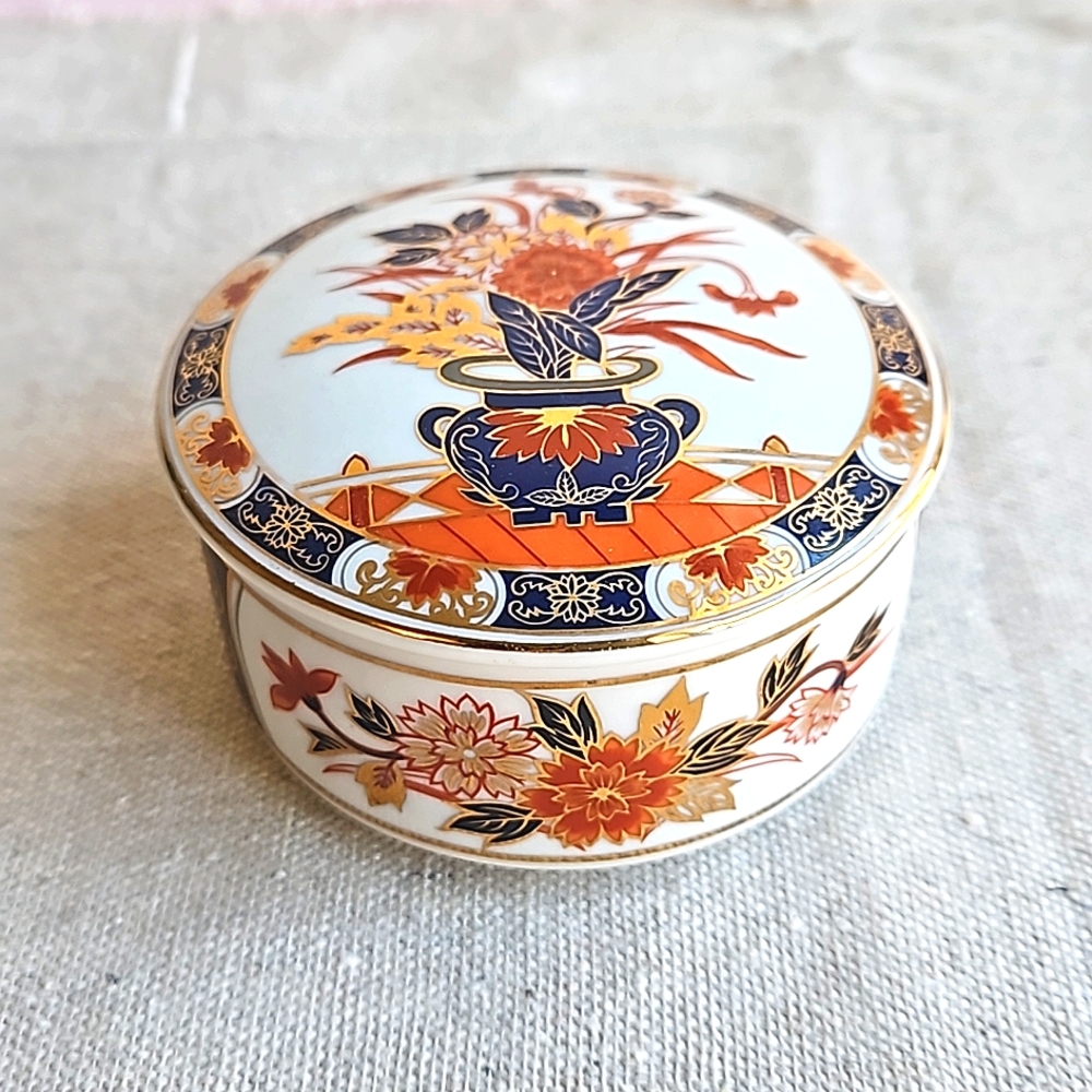 Vintage Imari Japanese Covered Trinket Dish  EUC